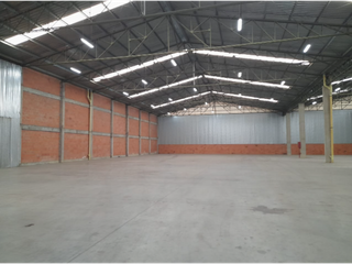 Foto 1 de BODEGA EN ARRIENDO MADRID 2500 M2