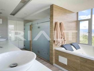 PENTHOUSE MIRAVALLE 4