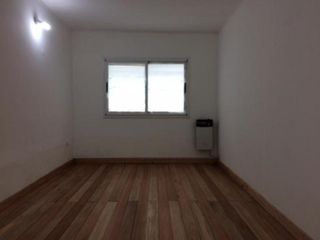 Casa venta 3 dormitorios 2 baños patio cochera . APTA BANCO - La Plata