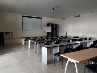 Foto 3 de Juan tanca marengo se alquila bodegas con oficinas