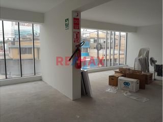 Foto 3 de Se Vende Linda Y Moderna Oficina  178.46 M2 En Urb. Santa Catalina, La Victoria