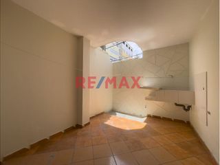 Foto 3 de Se alquila departamento duplex en 2do y 3er piso. Ubicado a una cuadra del parque grande de california, cerca a Av. Los Ángeles, Av. Fátima y Av. Larc