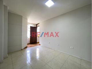 Foto 6 de Se alquila departamento duplex en 2do y 3er piso. Ubicado a una cuadra del parque grande de california, cerca a Av. Los Ángeles, Av. Fátima y Av. Larc