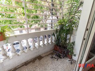 Venta PH 4 ambientes en Flores c/balcón y patio.