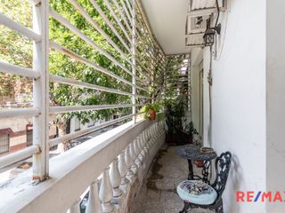 Venta PH 4 ambientes en Flores c/balcón y patio.