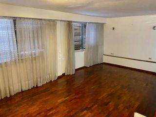 Casa en venta - 4 Dormitorios 4 Baños - 300mts2 - La Plata