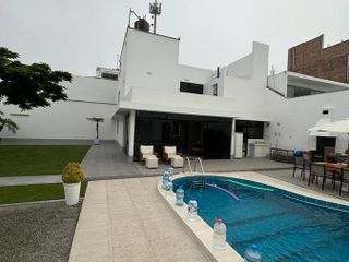 Se Vende Hermosa Y Amplia Casa De Playa En Pulpos Km 40 De La Panamericana Sur