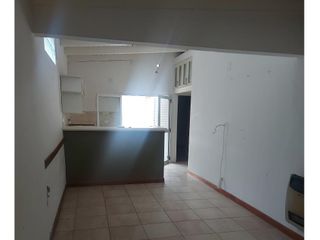 Casa en venta - 2 Dormitorios 1 Baño - Cochera - 93Mts2 - La Plata