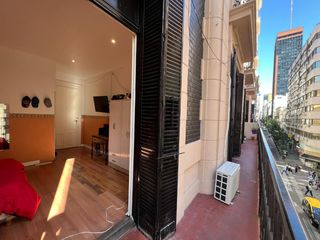 venta departamento con balcon y patio microcentro
