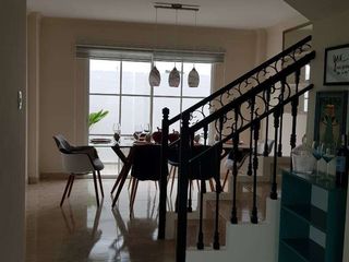 Foto 6 de Venta de casa moderna en Urb. Casalaguna/Buen financiamiento/A pocos minutos de Riocentro Dorado y Plaza Batan.