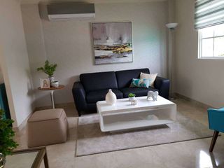Foto 4 de Venta de casa moderna en Urb. Casalaguna/Buen financiamiento/A pocos minutos de Riocentro Dorado y Plaza Batan.
