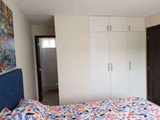 Foto 11 de Venta de casa moderna en Urb. Casalaguna/Buen financiamiento/A pocos minutos de Riocentro Dorado y Plaza Batan.