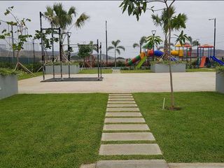 Foto 19 de Venta de casa moderna en Urb. Casalaguna/Buen financiamiento/A pocos minutos de Riocentro Dorado y Plaza Batan.