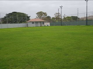 Foto 18 de Venta de casa moderna en Urb. Casalaguna/Buen financiamiento/A pocos minutos de Riocentro Dorado y Plaza Batan.