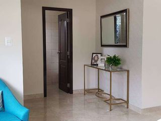 Foto 2 de Venta de casa moderna en Urb. Casalaguna/Buen financiamiento/A pocos minutos de Riocentro Dorado y Plaza Batan.