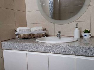 Foto 3 de Venta de casa moderna en Urb. Casalaguna/Buen financiamiento/A pocos minutos de Riocentro Dorado y Plaza Batan.