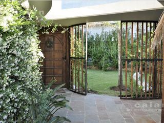 Foto 2 de Importante Casa de diseño exclusivo en El Golf, Nordelta - Salida a la Laguna