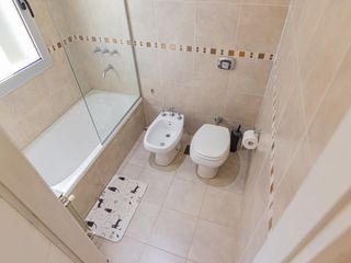 FUERZA AEREA AL 3100 - VENTA CASA 2 DORMITORIOS    COCHERA    PATIO    PARRILLERO EN CADAQUES