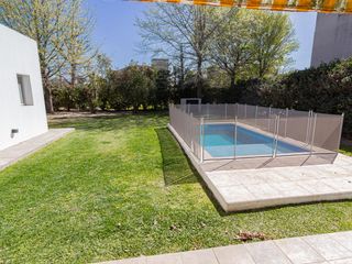 FUERZA AEREA AL 3100 - VENTA CASA 2 DORMITORIOS    COCHERA    PATIO    PARRILLERO EN CADAQUES
