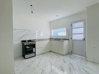 Foto 3 de Casa en venta de 2 dormitorios c/ cochera en Centro