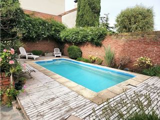 Chalet seis ambientes con piscina. San Carlos. Mar del Plata. Venta.
