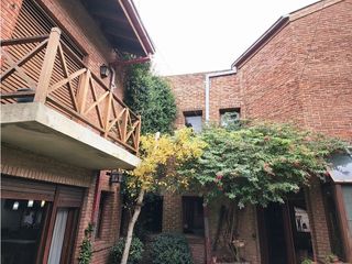 Foto 1 de Chalet seis ambientes con piscina. San Carlos. Mar del Plata. Venta.