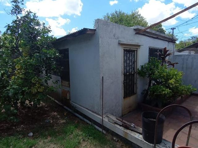Casa en venta - 2 dormitorios, 1 baño -  275mts2 - Tolosa, La Plata