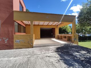 Casa en Venta de 3 dormitorios patio y terraza, dentro de Conjunto Privado, Sector Av. Ilaló
