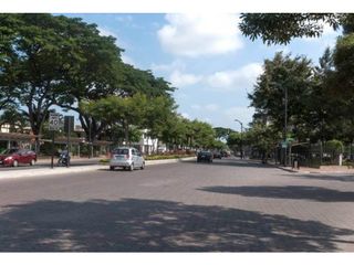 ALQUILO Departamento Semi-amoblado en Urdesa Central, Bálsamos Sur 309