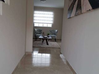 Foto 9 de Venta de casa a estrenar con acabados de lujo/Urb. Casalaguna/a 5 minutos de Riocentro Dorado.