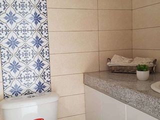 Foto 10 de Venta de casa a estrenar con acabados de lujo/Urb. Casalaguna/a 5 minutos de Riocentro Dorado.