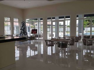 Foto 20 de Venta de casa a estrenar con acabados de lujo/Urb. Casalaguna/a 5 minutos de Riocentro Dorado.