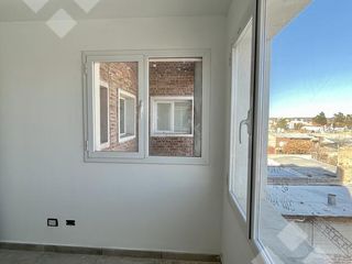 Alquiler Oficinas  Edificio en Bloque con Cochera - Neuquén