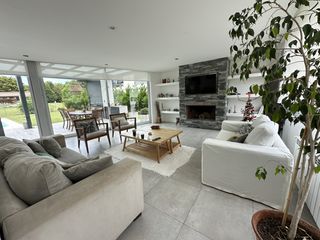 Foto 2 de Increible Casa en alquiler temporal Barrio Privado Rumenco
