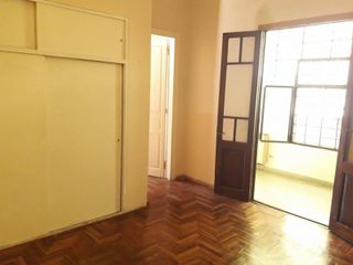 Casa en venta - 2 dormitorios 2 baños - Cochera - 240mts2 - La Plata