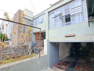 Se Vende Casa Como Terreno En San Isidro (AT 300 m² - AC 420.72 m²)