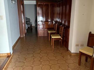 Casa en venta - 3 Dormitorios 2 Baños - 300Mts2 - Villa Elisa, La Plata