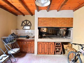 CASA 3 DORMITORIOS - EXCELENTE ESTADO