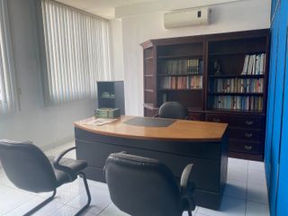 Alquilo oficina en Manta amoblada cerca del municipio