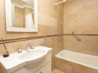 DEPARTAMENTO 3 AMBIENTES  VENTA CASTELAR COCHERA