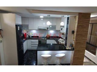 Foto 6 de 🏡 Vive con estilo y seguridad en la Residencial La Alameda de Paiján.

Primer Piso:
🛋️Sala 
🍽️Comedor
🍲Cocina concepto abierto
 🛏️ 1Dormitorio c