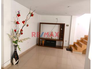 Foto 11 de 🏡 Vive con estilo y seguridad en la Residencial La Alameda de Paiján.

Primer Piso:
🛋️Sala 
🍽️Comedor
🍲Cocina concepto abierto
 🛏️ 1Dormitorio c