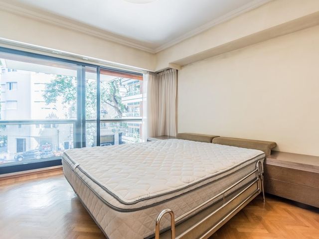 Departamento de 5 ambientes con dependencia y cochera en Venta - Recoleta