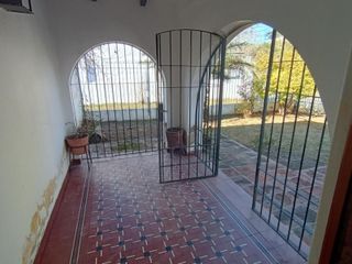 Foto 27 de Oportunidad Desarrollistas Venta Casa a Reciclar 4 dormitorios z/CPC en Arguello U$S110.000.