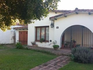 Foto 2 de Oportunidad Desarrollistas Venta Casa a Reciclar 4 dormitorios z/CPC en Arguello U$S110.000.