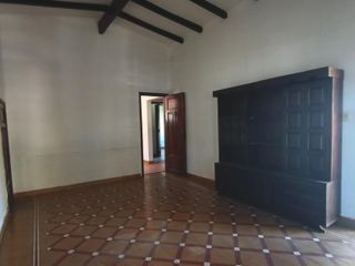Foto 21 de Oportunidad Desarrollistas Venta Casa a Reciclar 4 dormitorios z/CPC en Arguello U$S110.000.