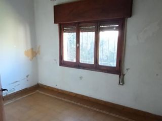 Foto 22 de Oportunidad Desarrollistas Venta Casa a Reciclar 4 dormitorios z/CPC en Arguello U$S110.000.