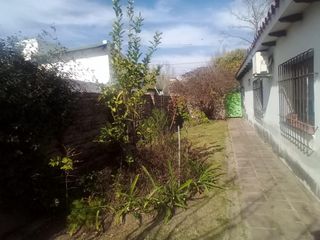 Foto 11 de Oportunidad Desarrollistas Venta Casa a Reciclar 4 dormitorios z/CPC en Arguello U$S110.000.