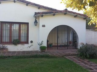 Foto 1 de Oportunidad Desarrollistas Venta Casa a Reciclar 4 dormitorios z/CPC en Arguello U$S110.000.