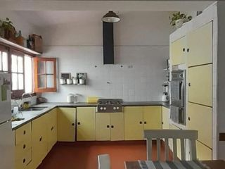 Foto 4 de Oportunidad Desarrollistas Venta Casa a Reciclar 4 dormitorios z/CPC en Arguello U$S110.000.